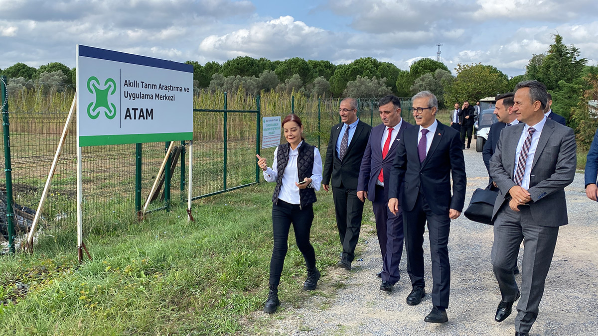 Savunma Sanayii Başkanı İsmail Demir, Cumhurbaşkanı Erdoğan'ın Kazakistan ziyaretinde, savunma sanayisi konusunda mutabakat imzaladıklarını belirterek, "ANKA siparişleri vardı, 3 tane ANKA şu anda teslimatı bekliyor. Yine ANKA ile ilgili 30 adet sipariş üzerine bir üretim tesisi kurulması konusu da şu anda görüşülüyor" dedi.