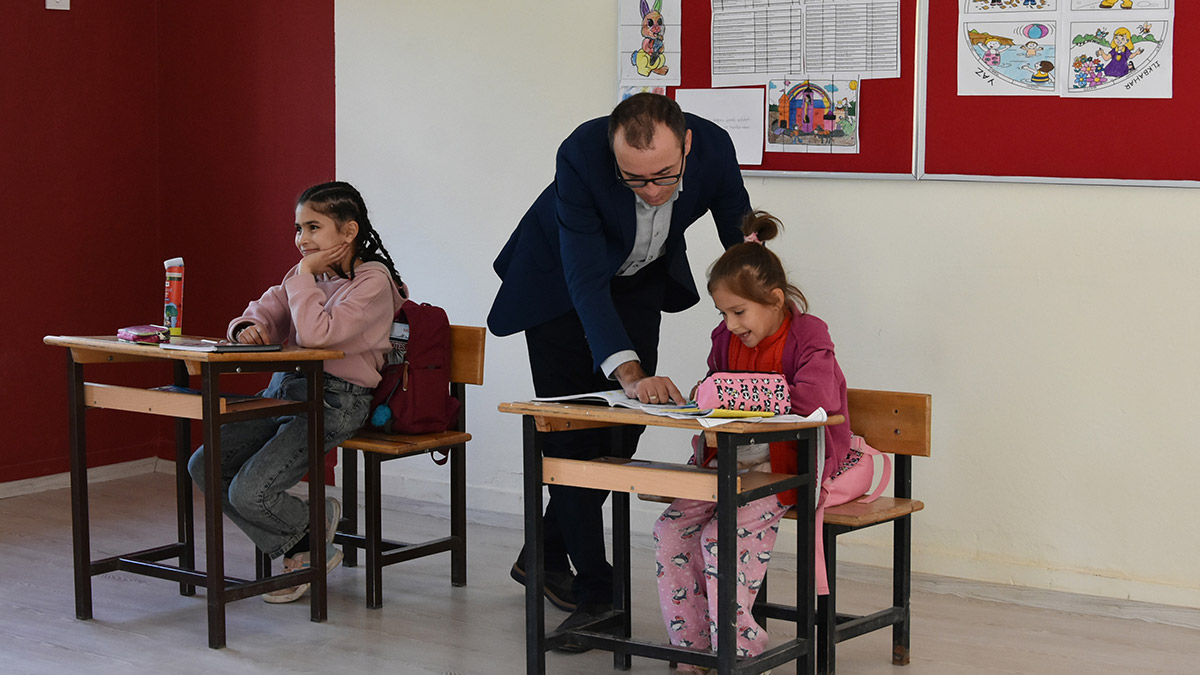 İlkokulda sadece 2 öğrenci ile eğitim yapılıyor