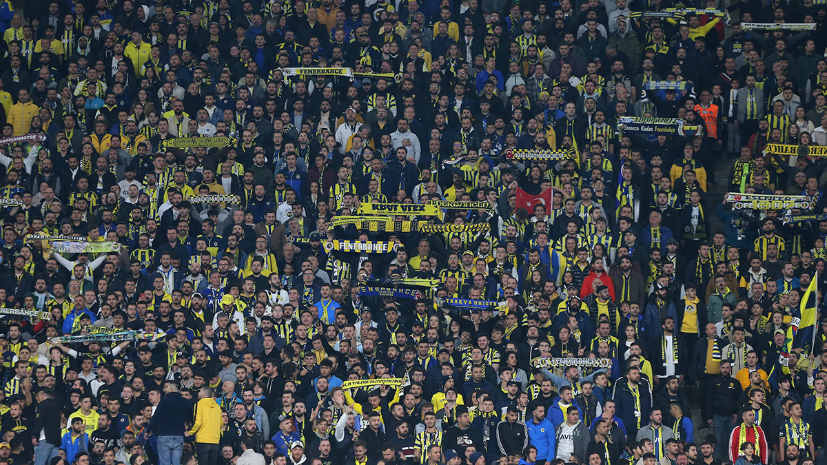 Fenerbahçe, Süper Lig’in 12’nci haftasında deplasmanda İstanbulspor’u 5-2 mağlup etti. İstanbulspor-Fenerbahçe maçının ardından teknik direktörler açıklamalarda bulundu.