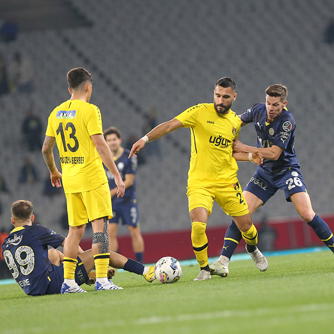 Spor Toto Süper Lig’in 12’nci haftasında saat 20.00’da İstanbulspor ile deplasmanda karşılaşan Fenerbahçe, maçı 5-2 kazandı!