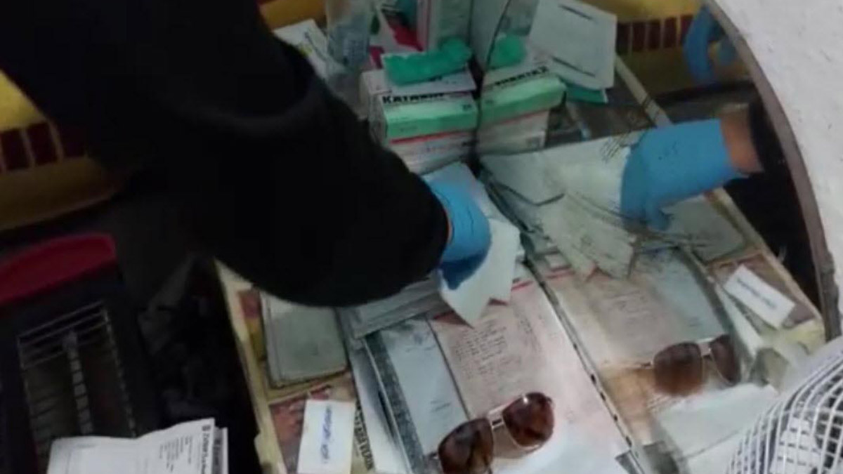 İzmir'de tefeci operasyonu; 2 gözaltı