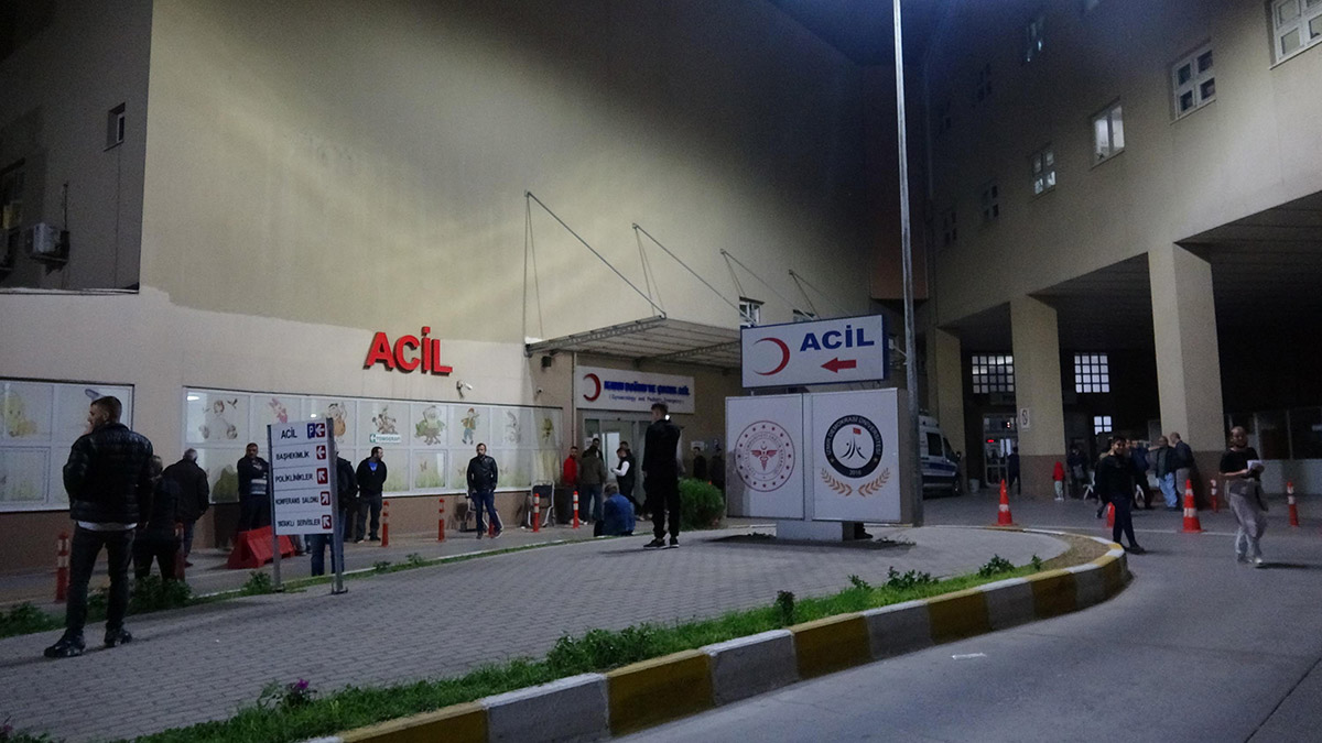 Buca'da yol verme kavgası; 2 ağır 4 yaralı