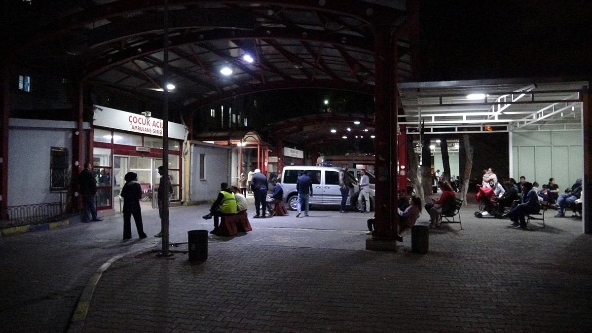 Buca'da yol verme kavgası; 2 ağır 4 yaralı