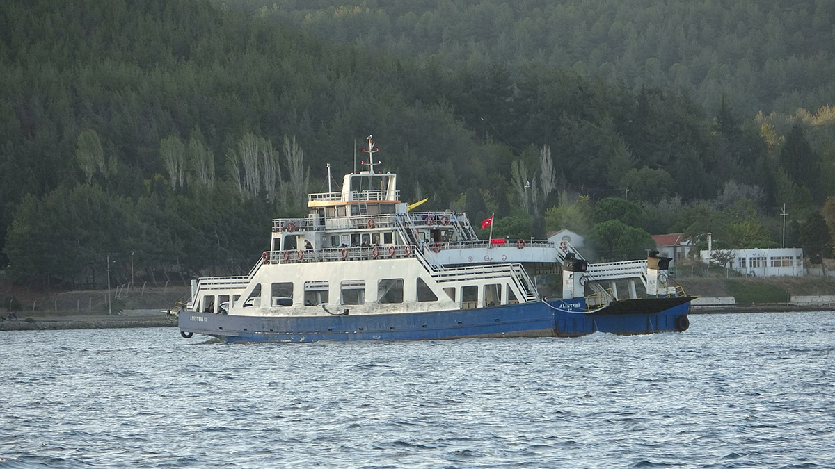 Kabatepe-Gökçeada hattında feribot seferleri iptal