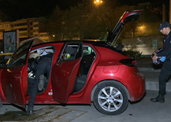 Polisin dur ihtarına uymayan otomobil kaza yaptı