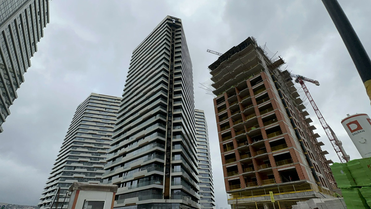 Kadıköy'de rezidansta çıkan yangının hasarı ortaya çıktı