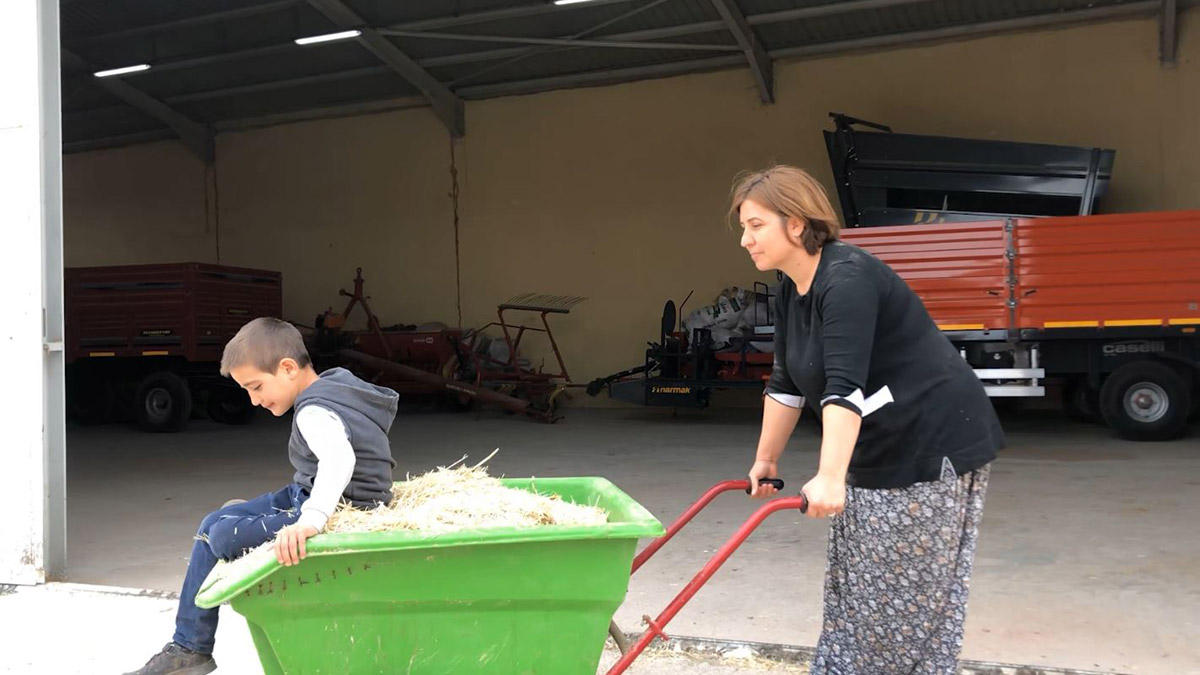 Tarım ve Orman Bakanlığı'nca kırsal kalkınma ve kredilendirme programları kapsamında kadın çiftçilere 10 milyar TL'lik destek verilerek, binlerce kişiye istihdam sağlandı.