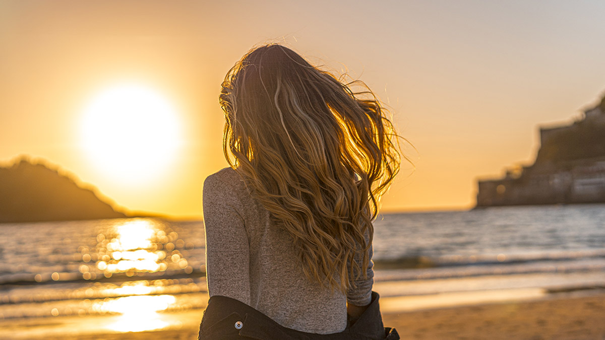 Gökyüzü kadın... Geceyi seyrede seyrede öğrendim yazmaları, sorgulamayı. Düşündüklerimden kaçtığım, kaç gece aslında düşündüğüm yerlere varmayı öğrendim.