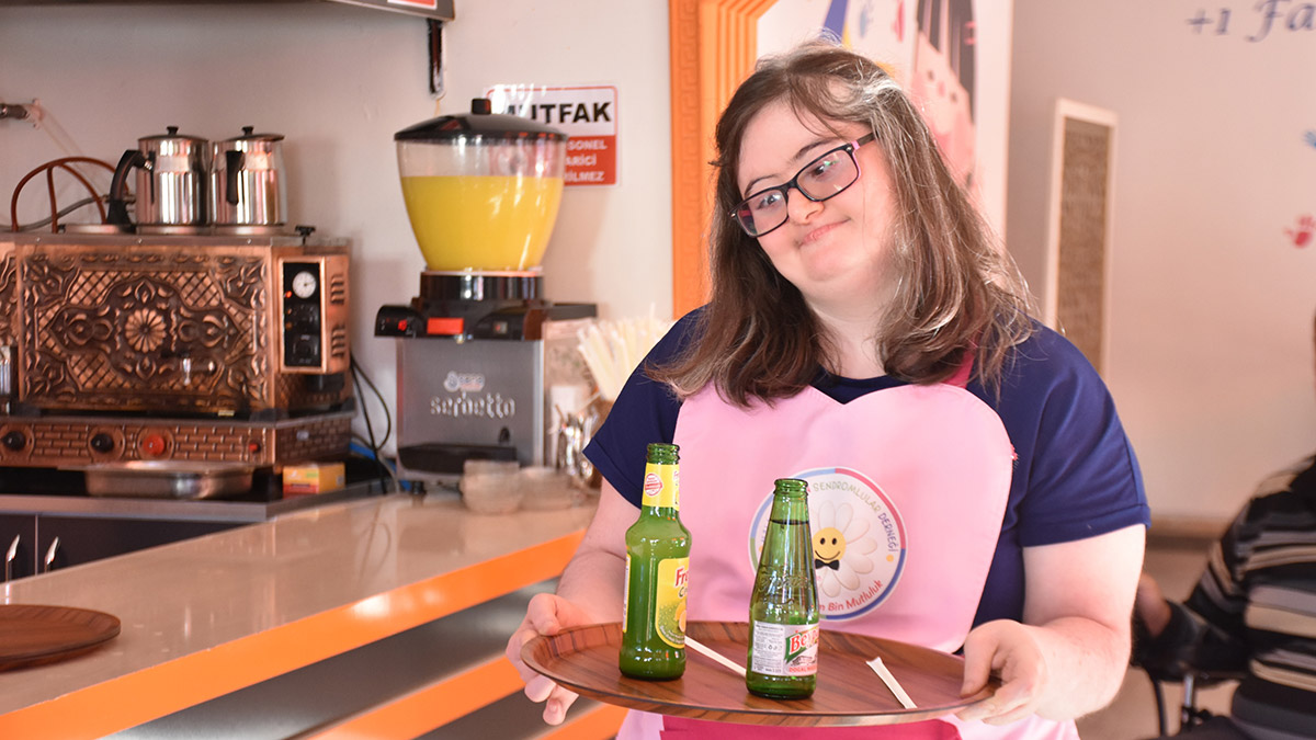 kafede çalışan down sendromlular kazanç sağlıyor