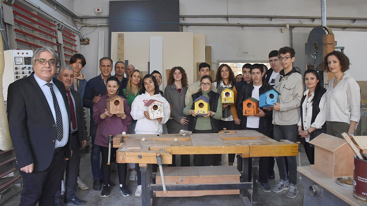 Özel öğrencilerle birlikte kuş yuvaları yapıldı