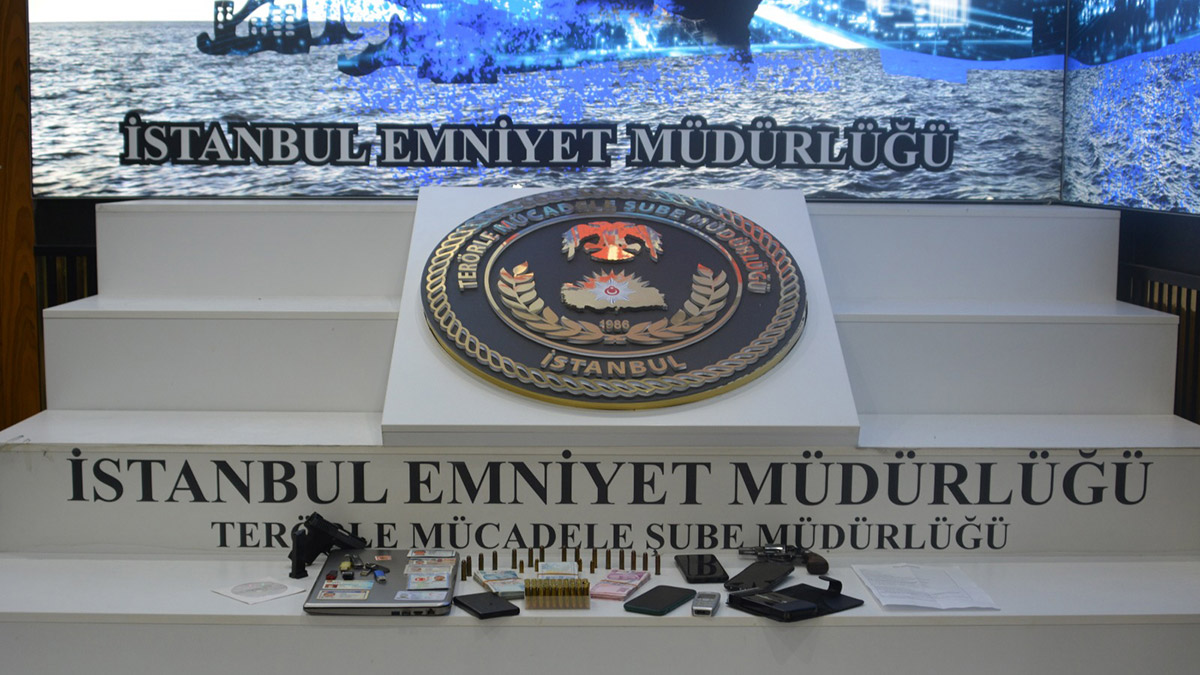 Kartal'da terör operasyonu; 2017 yılında görevinden ihraç edilen ve hakkında yakalama kararı bulunan astsubay Z.D. (45) düzenlenen operasyonla yakalandı.