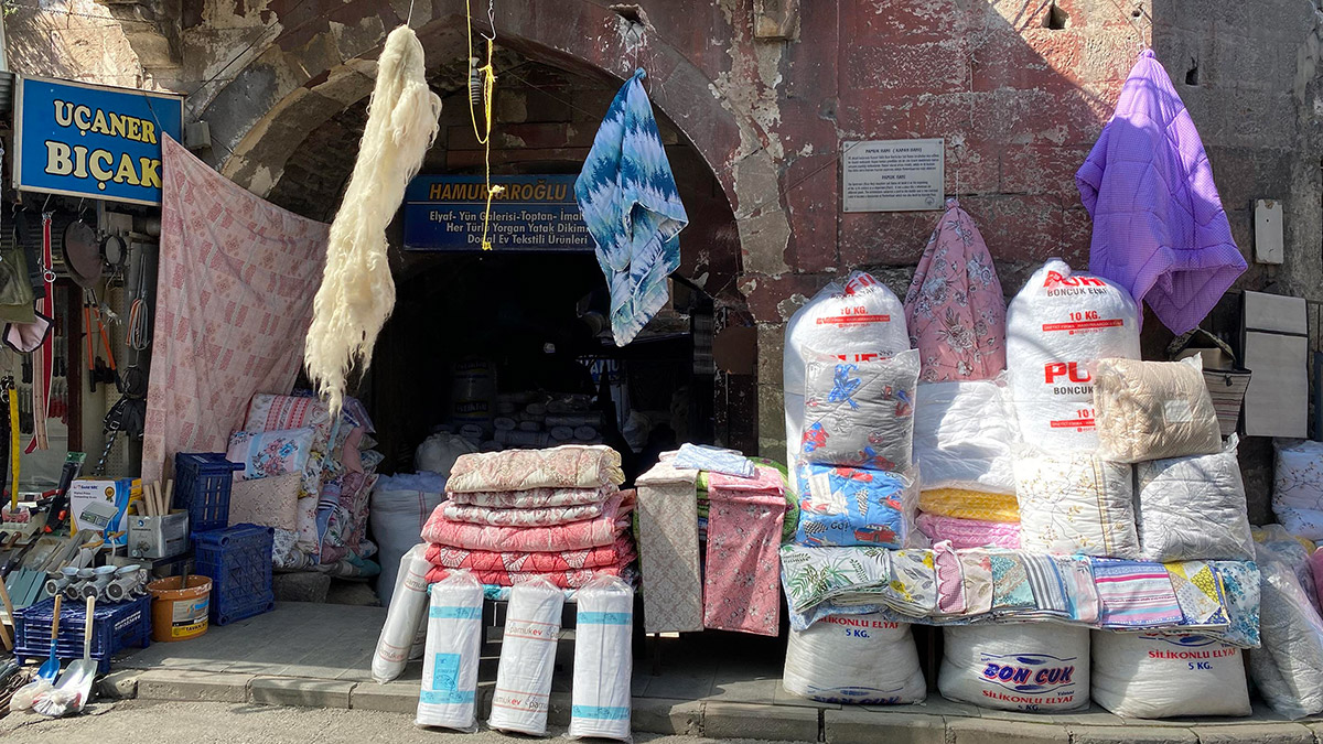 Kayseri'nin Melikgazi ilçesinde Osmanlı Devleti döneminde inşa edilen önce ticaret merkezi, ardından otel olarak kullanılan Pamuk Han, uzun yıllar atıl kaldı.