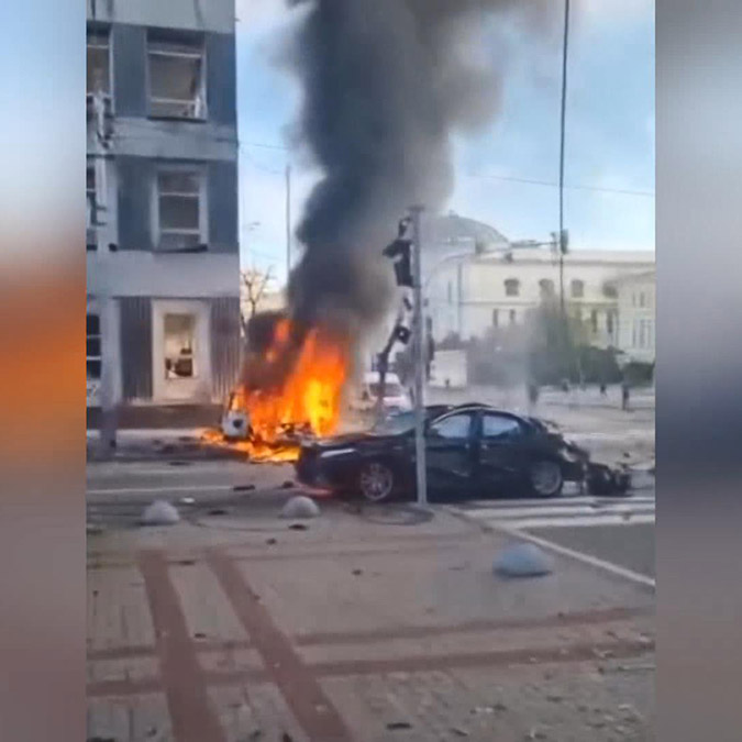 Kiev'de patlama oldu, Kentteki bazı binalardan dumanlar yükseldiği belirtildi.