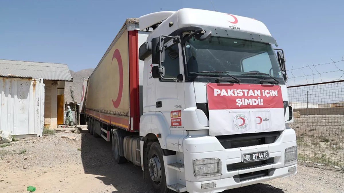 Pakistan'a kızılay'ın yardımları devam ediyor