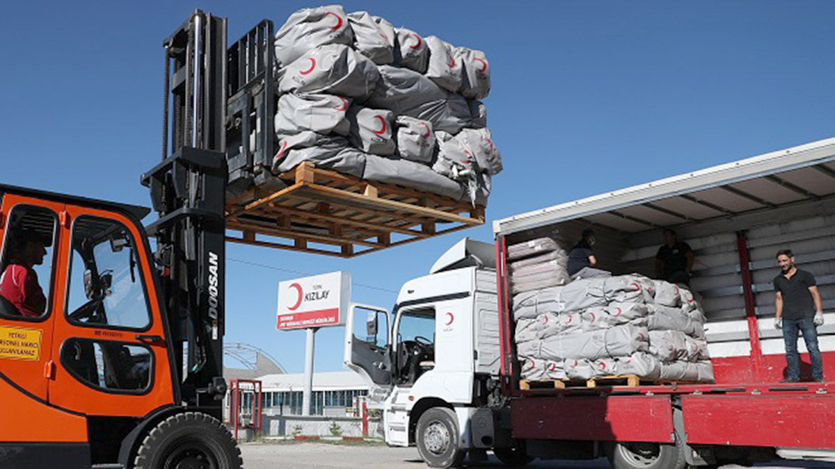 Pakistan'a Kızılay'ın yardımları devam ediyor