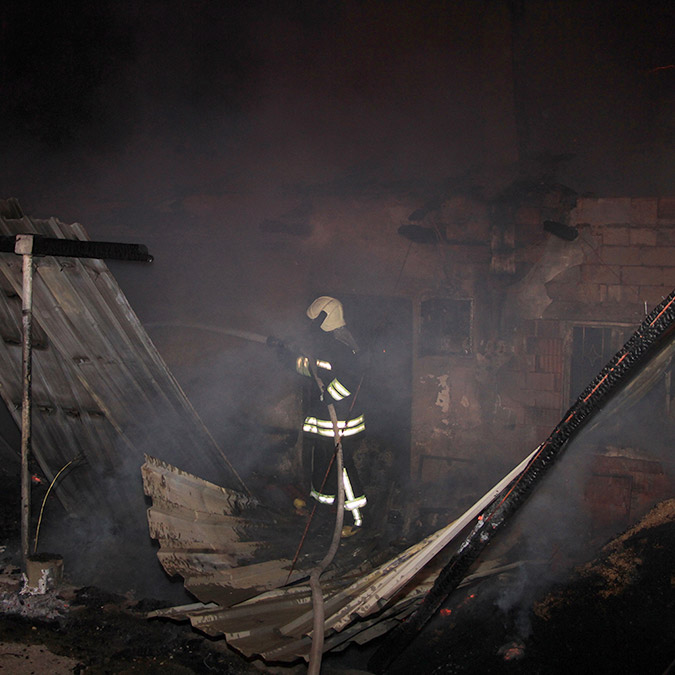 İki kardeşin evleri yangında kül oldu