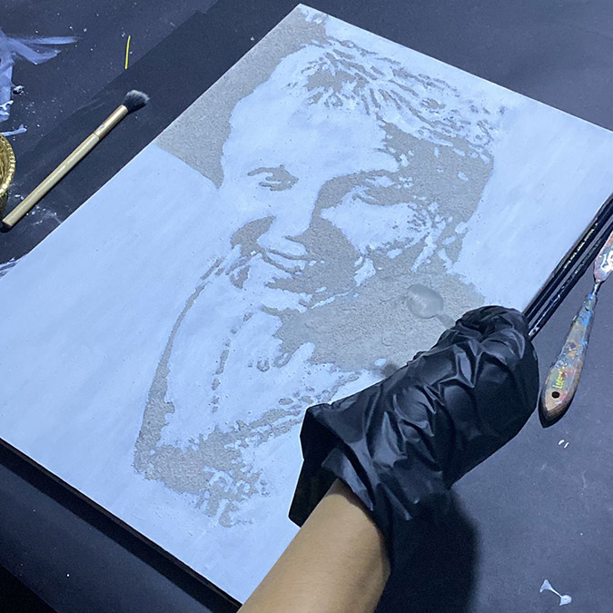 Annelerinin küllerinden portre yapıldı