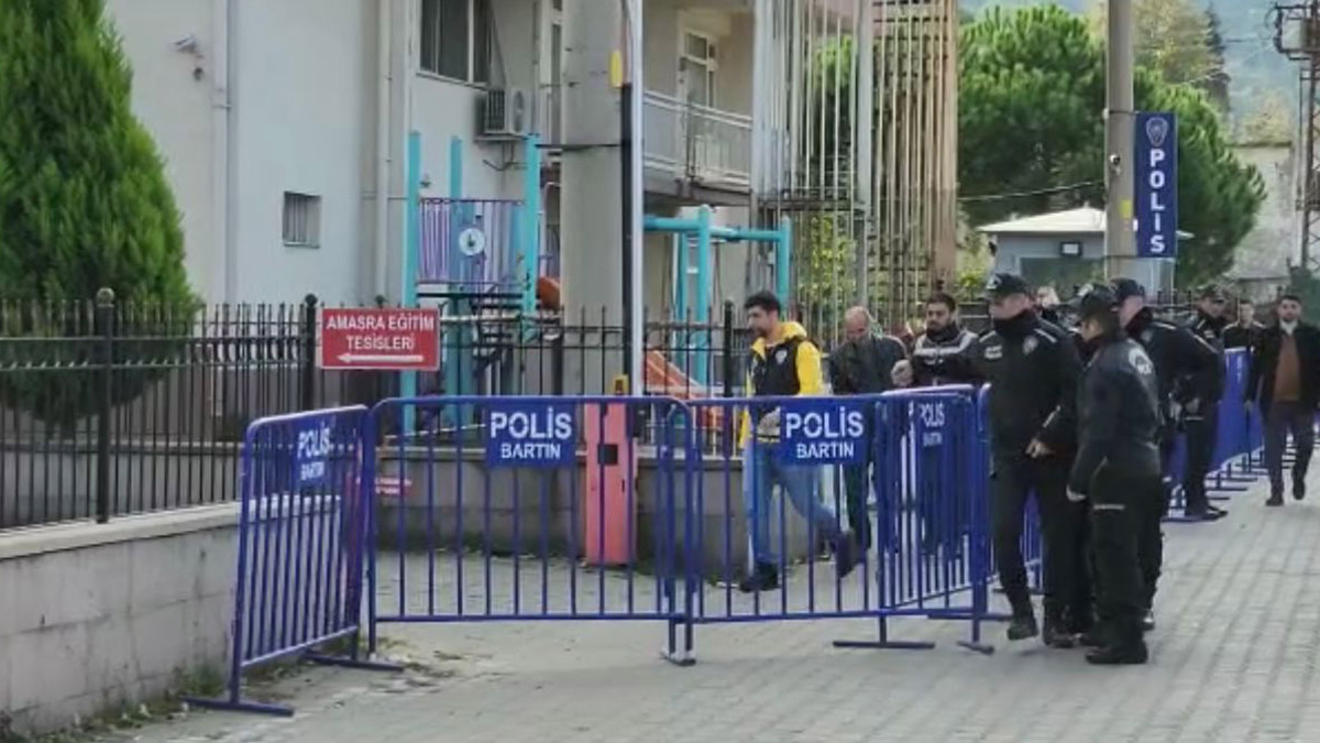 Maden faciası soruşturmasında şüpheliler adliyeye sevk edildi; 8 tutuklama.