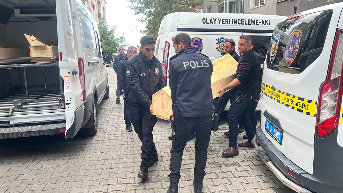 Annesine bakıcılık yapan kadını çekiçle öldürdü