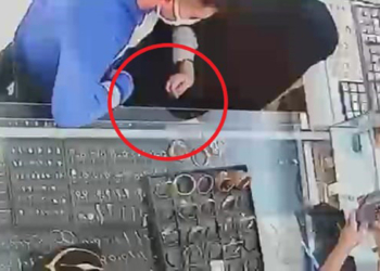 Çarşaflı şüpheliler kuyumcudan bilezik çaldı