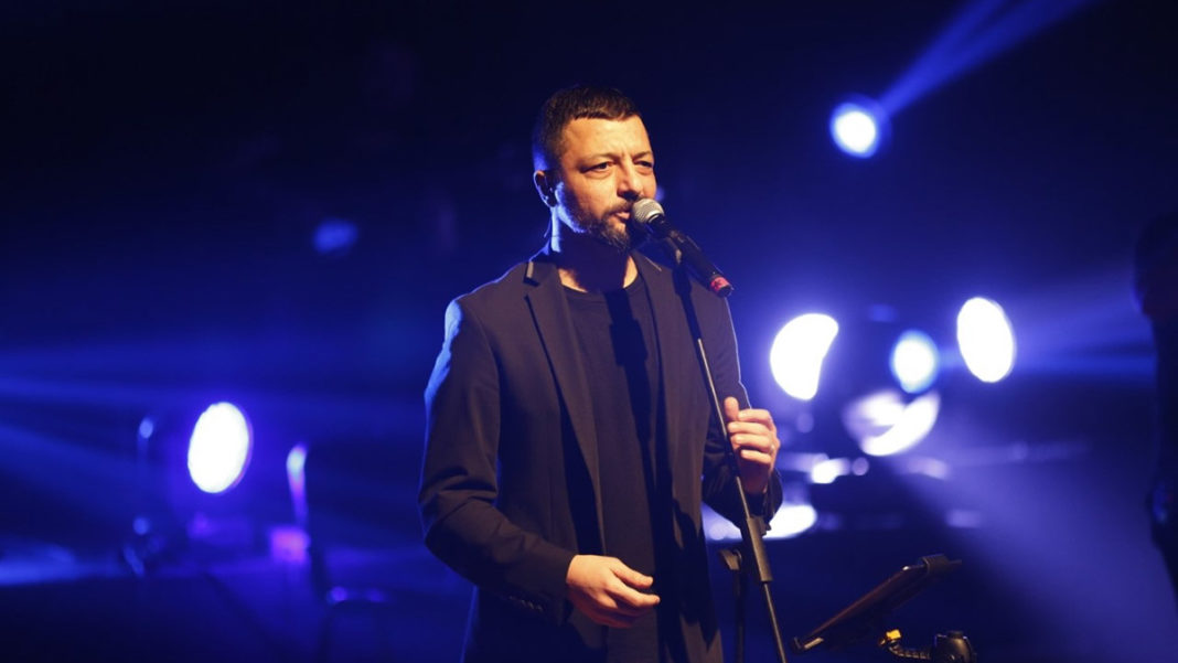 Başakşehir'de Mehmet Erdem konser verdi