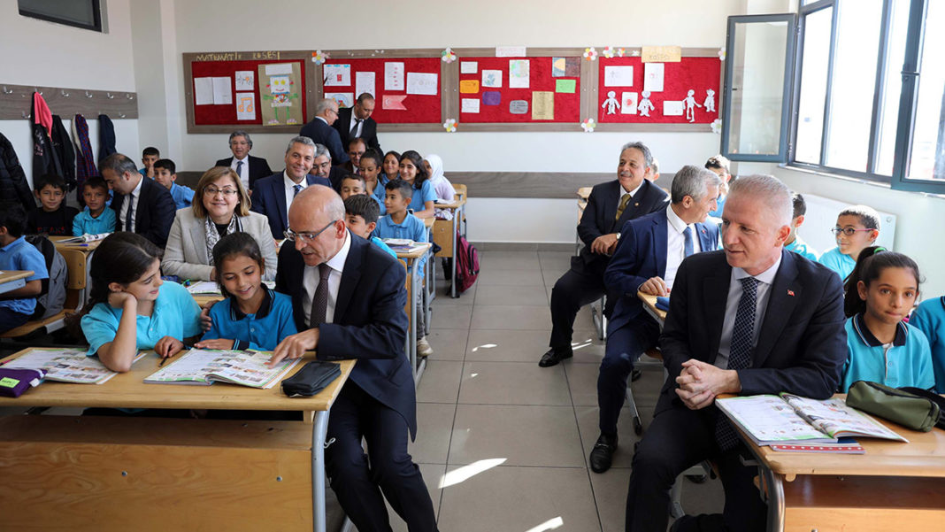 Gaziantep'te Mehmet Şimşek ortaokulu açıldı