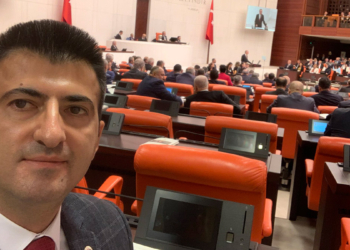 Yoluma AK Parti'de devam edeceğim