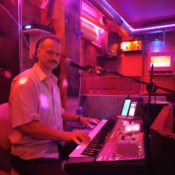 Çiftetelli müziğini 2. kez çalmadığı için dayak yedi