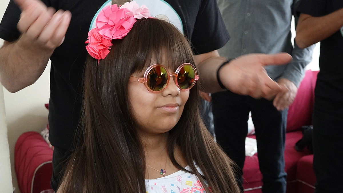 Kemoterapi sonrası saçları dökülen Zeliha'nın yüzü güldü