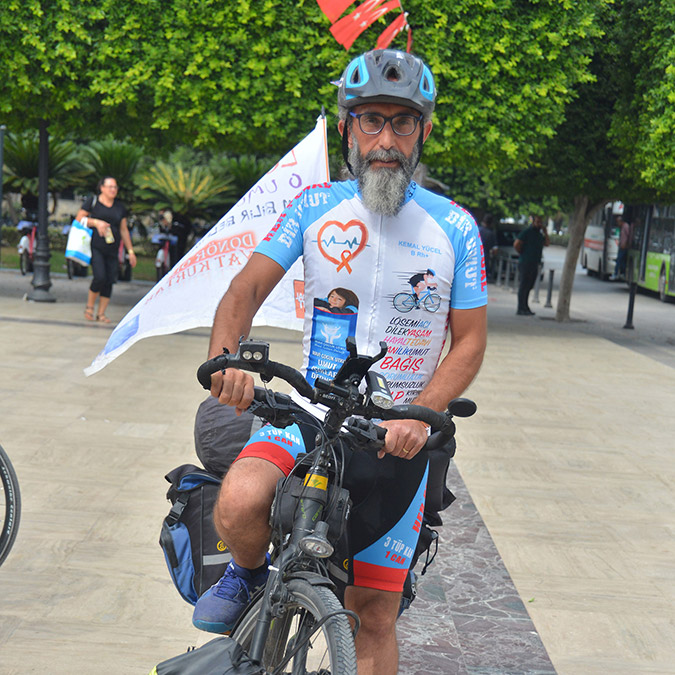 Kemal Yücel bisikletle yaptığı turu tamamladı