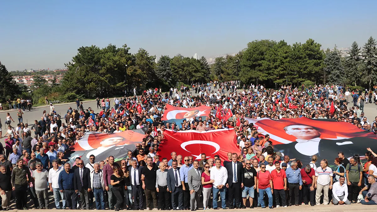 Ogretmenler 1inci meclisten anitkabire yurudu 1502 dhaphoto2 - öne çıkan - haberton