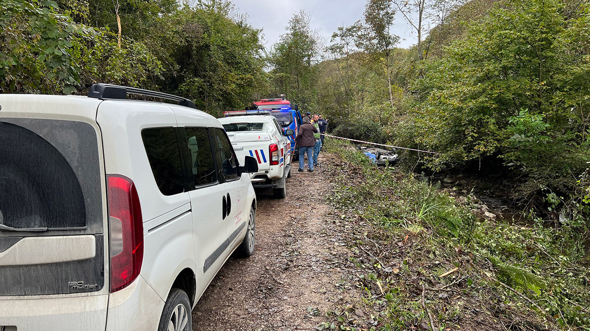 Otomobil dere yatağına düştü; Üniversiteli Enes öldü