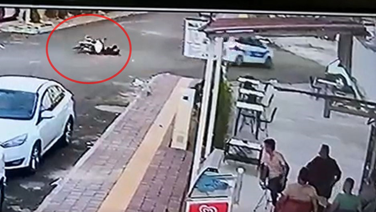 Motorlu kurye polis aracına çarptı ağır yaralandı