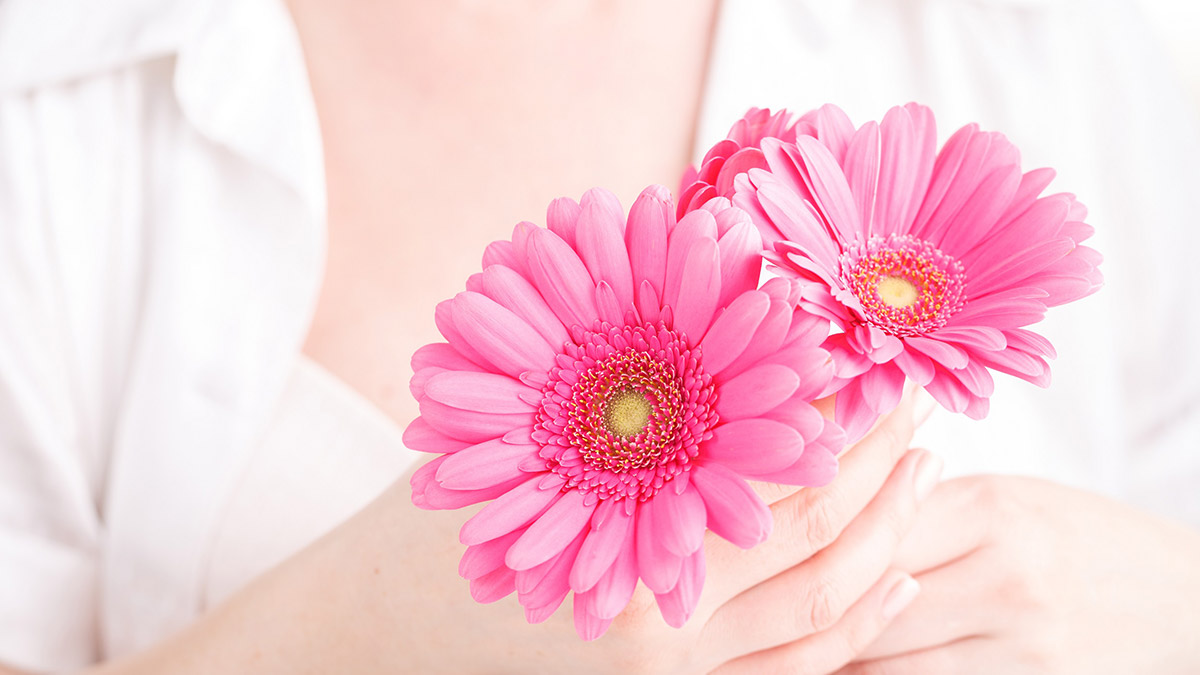 Ağrı ve infertiliteyle seyreden endometriozisin üreme çağındaki her 10 kadından birini etkileyen ciddi bir sorun olduğunu söyleyen Kadın Hastalıkları Doğum, Tüp Bebek uzmanı Prof. Dr. Erkut Attar, "Endometriozis kronik hastalıkların da habercisi olabilir dedi.