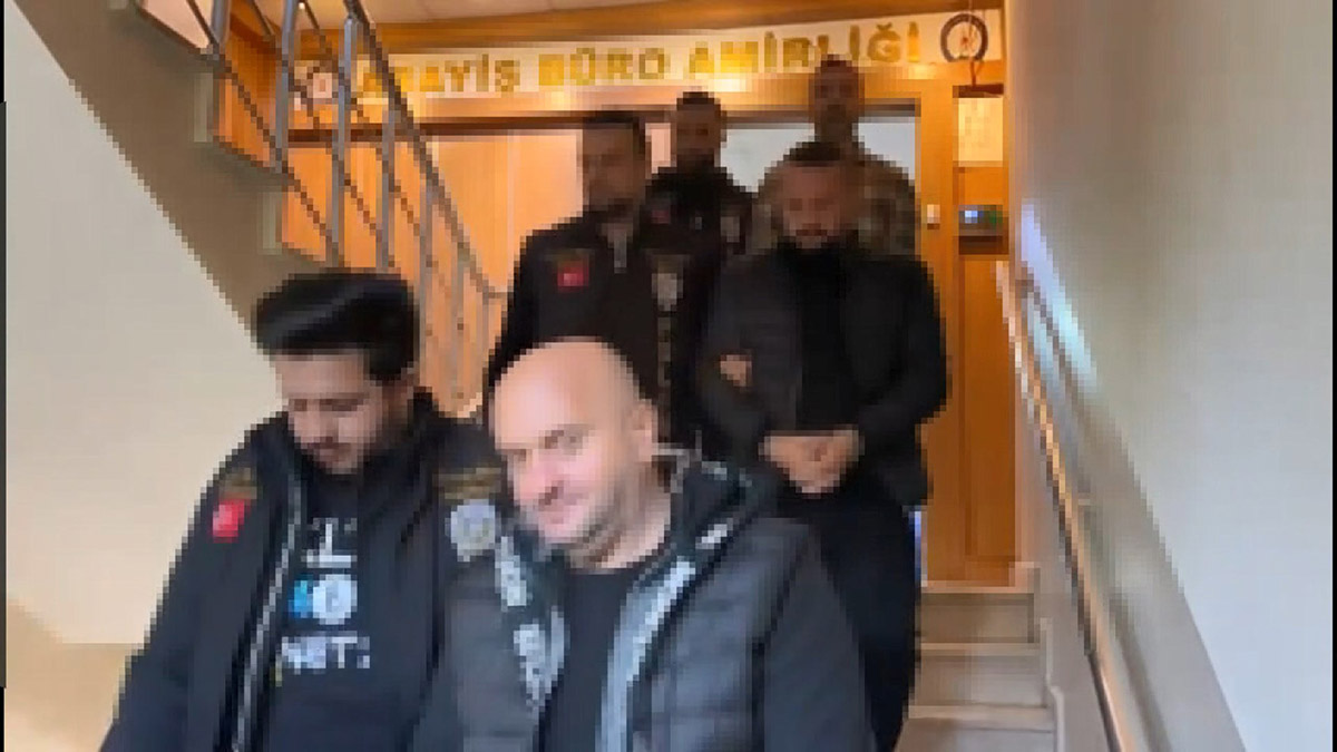 Kapattırdıkları kafenin sahibini dolandırırken yakalandılar