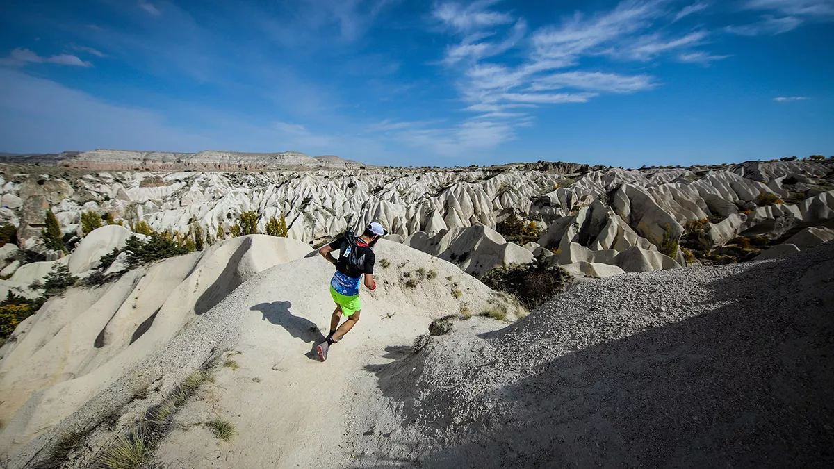 8'inci salomon cappadocia ultra-trail, 15-16 ekim tarihleri arasında düzenlenecek. Salomon cappadocia ultra-trail, bu yıl 75 ülkeden 2 binin üzerinde sporcuya ev sahipliği yapacak.  