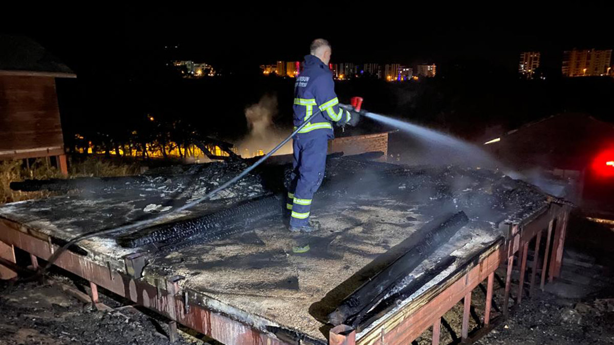 Boş bungalov çıkan yangında küle döndü