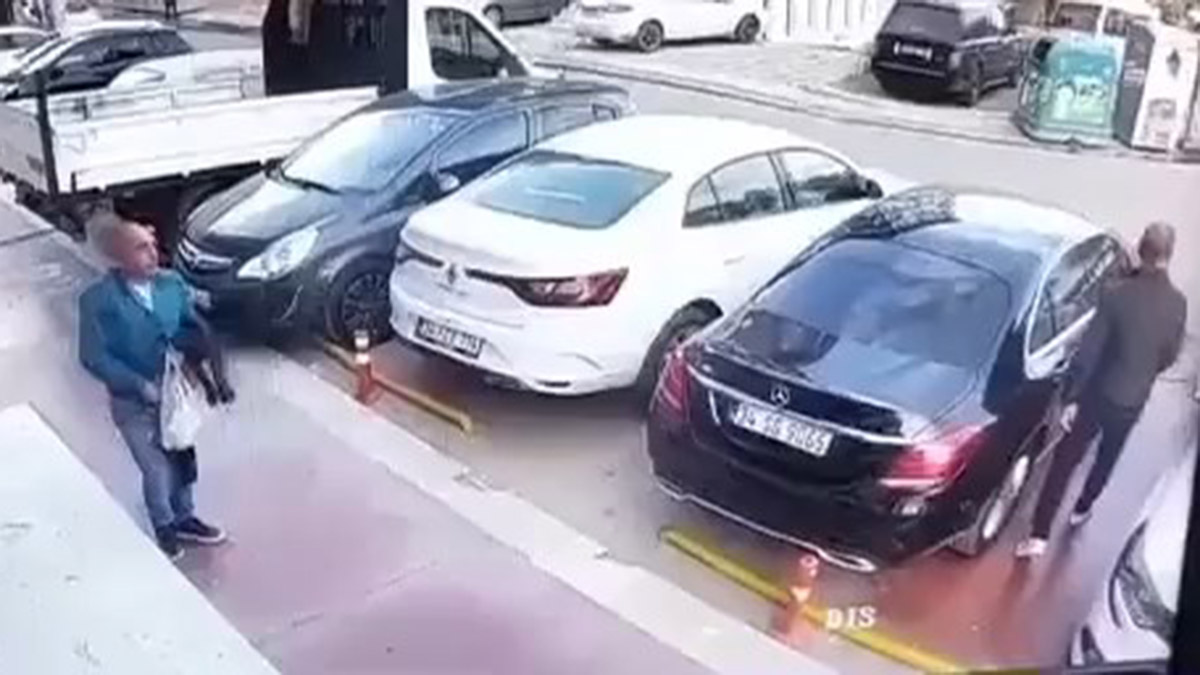 Sancaktepe'de saldırıya uğrayan MHP ilçe başkan yardımcısı öldü, cinayetteki detaylar ortaya çıktı. Polisin yaptığı inceleme sonrası cinayetin kan davası nedeniyle işlendiği ortaya çıktı.