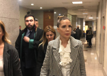 Şarkıcı Tuğba Özerk boşandı