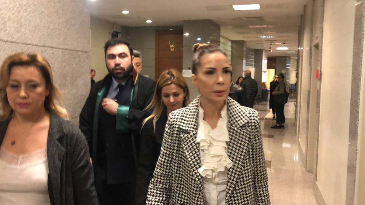 Şarkıcı Tuğba Özerk boşandı