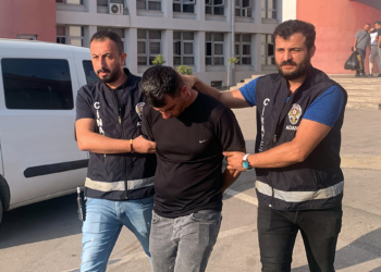 sattığı telefonun parasını vermeyen arkadaşını öldürdü