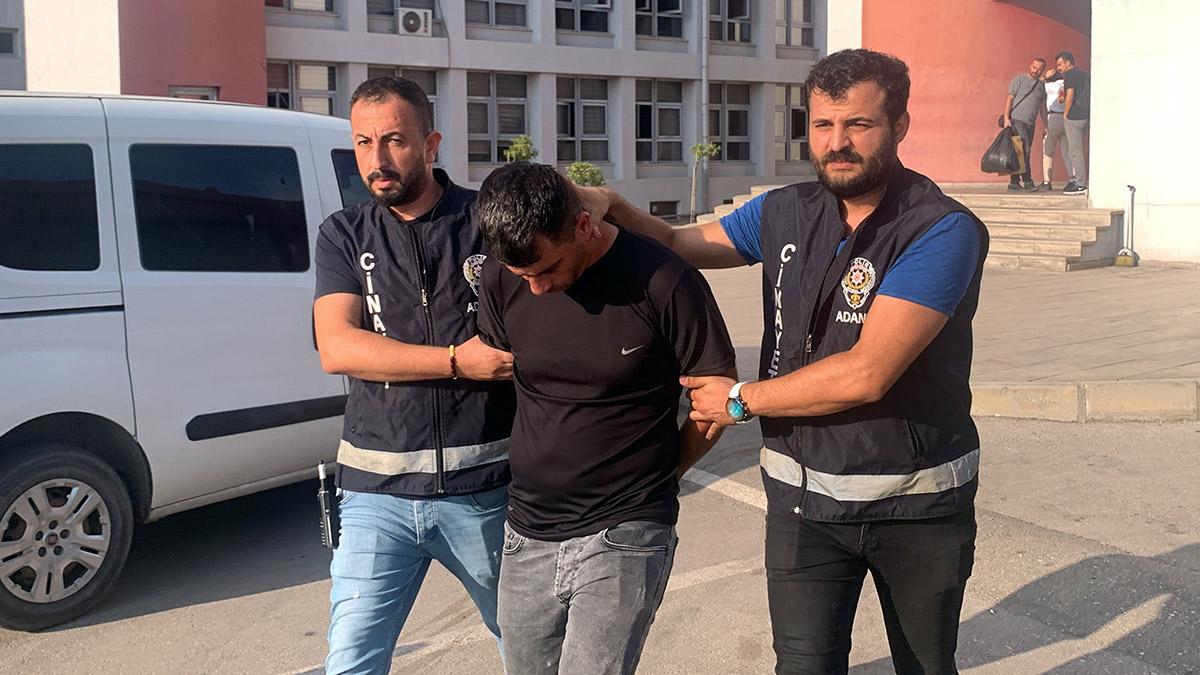 sattığı telefonun parasını vermeyen arkadaşını öldürdü