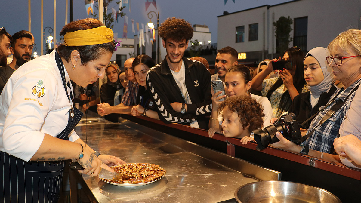 Sur Kültür Yolu Festivali'nde isfire tatlısı yapıldı
