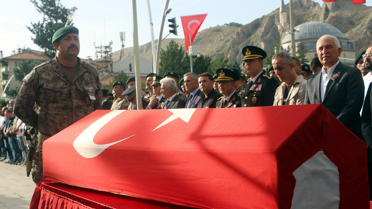 Şehit olan polis Mustafa Çalışgan toprağa verildi