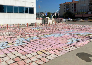 Selde ıslanan dosyalar kurutulmaya bırakıldı