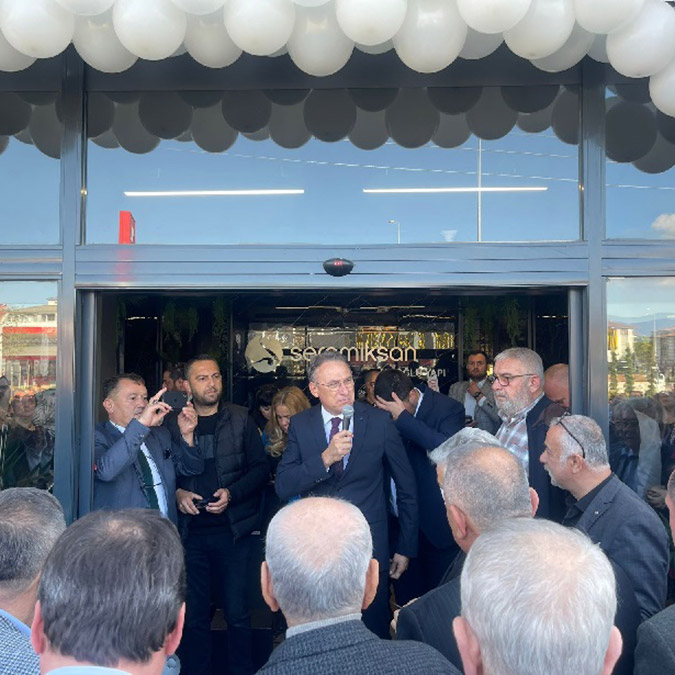 Türkiye’deki bayi ağını genişletmeye devam eden Seramiksan'ın Düzce'deki yeni bayisi Kapoğlu Yapı düzenlenen açılış töreniyle Düzce halkının hizmetine açıldı.