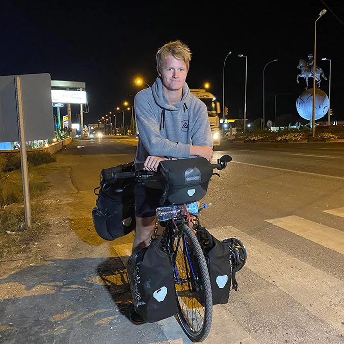 Bisikletle çıktığı ikinci dünya turuna kütahya'da mola verdi