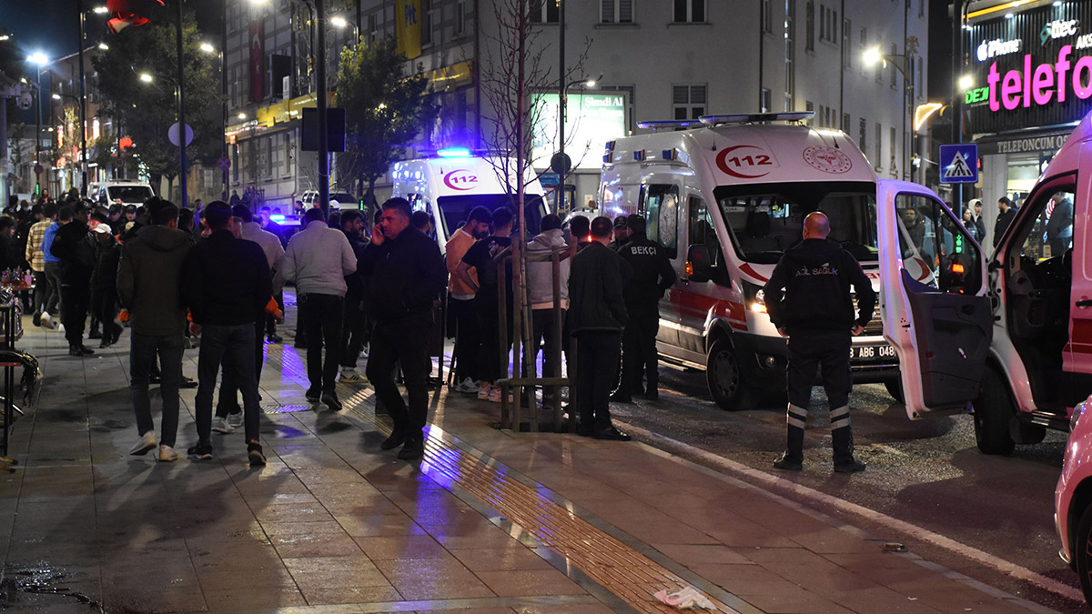 Sivas'ta bıçaklı kavga; 6 yaralı