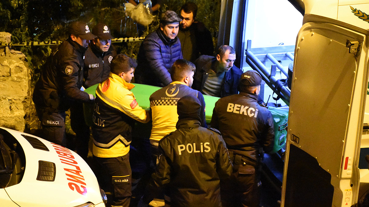 Sivas'ta boş arsada erkek cesedi bulundu