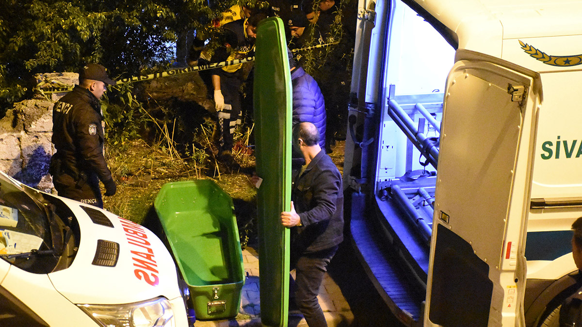 Sivas'ta boş arsada erkek cesedi bulundu